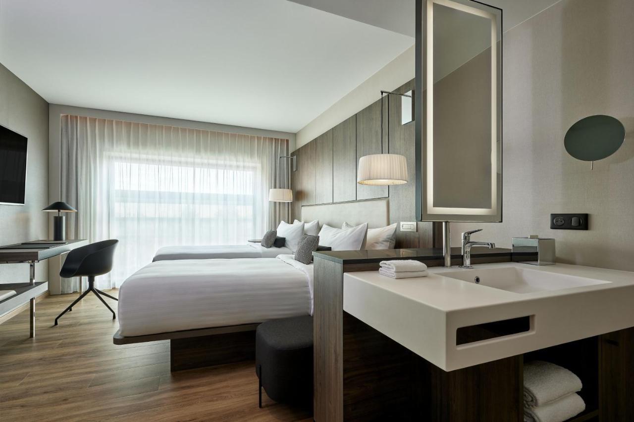 Ac Hotel By Marriott Страсбург Экстерьер фото